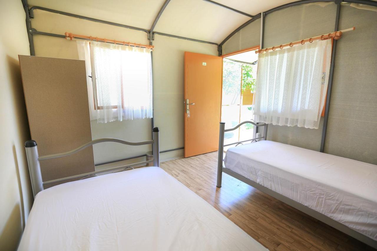 Merry Bungalow & Tent Чирали Екстериор снимка