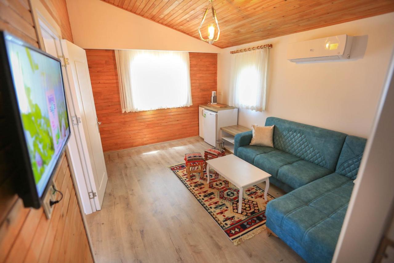 Merry Bungalow & Tent Чирали Екстериор снимка