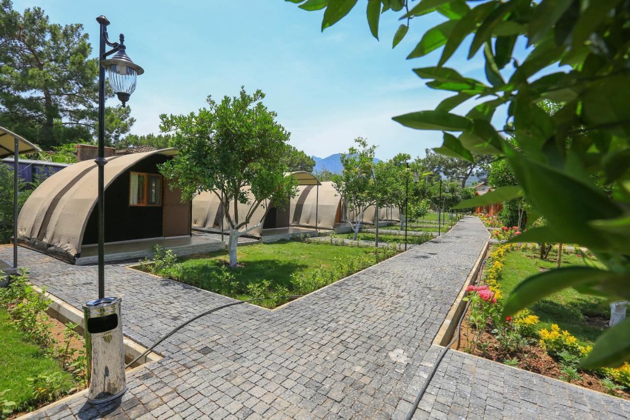 Merry Bungalow & Tent Чирали Екстериор снимка