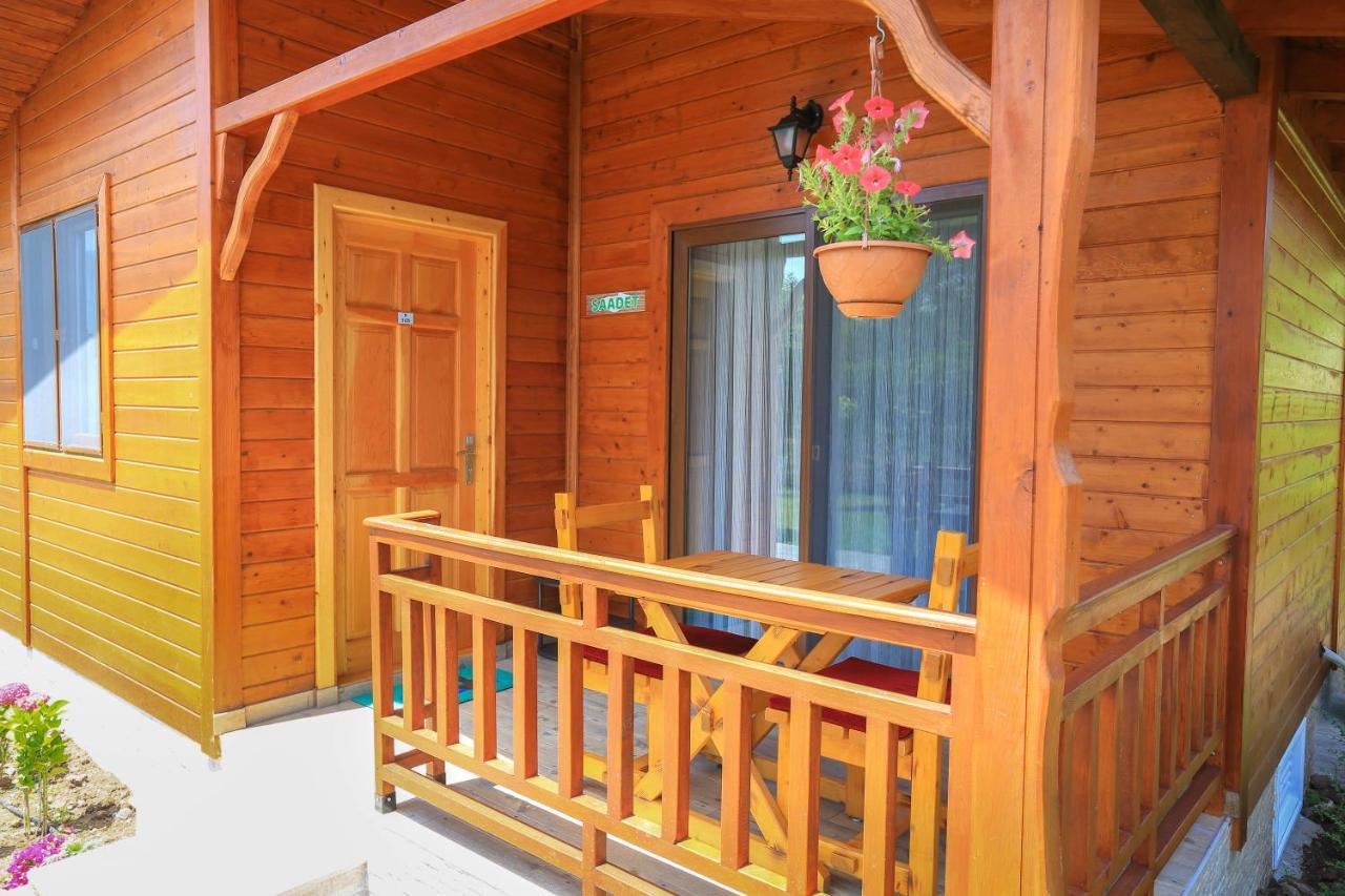 Merry Bungalow & Tent Чирали Екстериор снимка